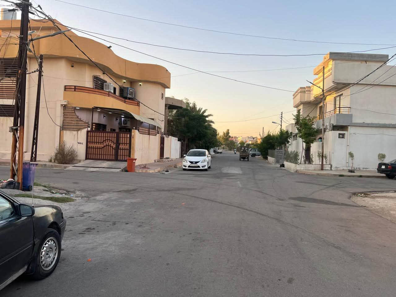 دار للبيع 320م طابو صرف ركن واجهة 20م بناء قديم تفليش شارع عريض 15متر مكانه مميز جدا العنوان حي علماء سعر مناسب للإستفسار ***********
