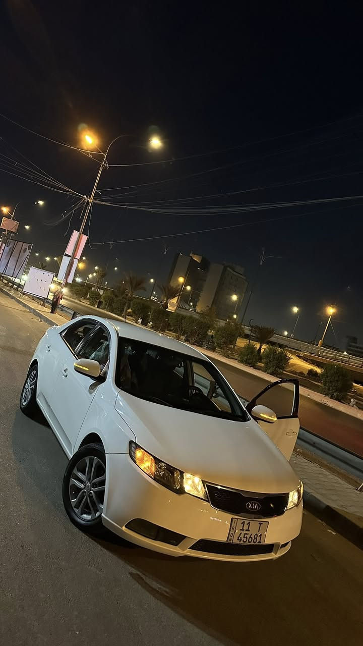 سلام عليكم
للبيع سيراتو 2011 خليجي 
محرك 1600 دوش كير 6 نمر
السياره مناقصها شي حدادية جديده وتخم تاير مصارله شهرين من شديته عدا انو السياره بيها مشط ستيرن يحتاجله تبديل
بيها اماكن بارد بيها تكحيل بس مابيها لا صبغ ولا تبديل 
سنوية ورقم وهزه جديده شهر السادس
مكان السياره بغداد - المستنصرية
سعر السياره 99 وبيها مجال بسيط
***********
