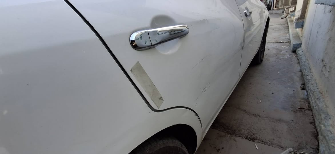 السلام عليكم ورحمه الله وبركاته نيسان صني للبيع 
موديل ٢١ 
ماشيه ١٧٢ حقيقي على ايدي السياره 
كير مكينه كفاله 
بيه صندوك بارد شي بسيط وحافات الجاملغ شي بسيط 
والباب الخلفي عكس السائق بس كرد بسيط 
السعر ١٠٥ وبي مجال 
السنويه ماساقطه 
العنوان نجف / شارع لمدينه 
او بغداد / مدينه الصدر 
***********
***********
