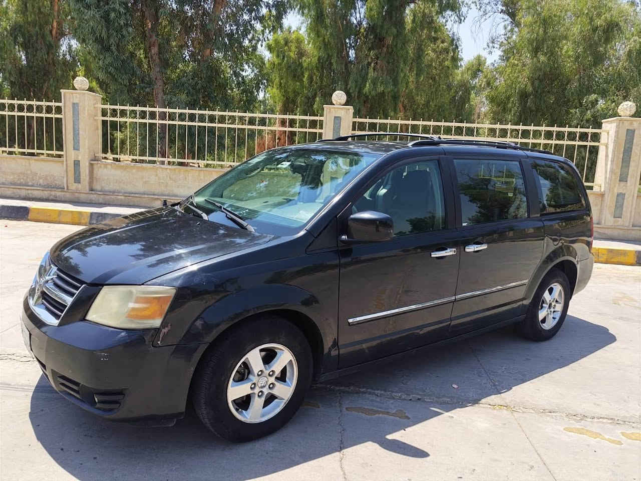 للبيع دوج كرفان موديل 2009 فول مواصفات sxt محرك جديد مال كصه شرط 3300
٣قطع تبريد 
ابواب كهربائي
جامات كهربائي
ضررها جاملغ وحافة البوند فقط
السعر ١٠٠ وبيها مجال 
للاستفسار ***********

