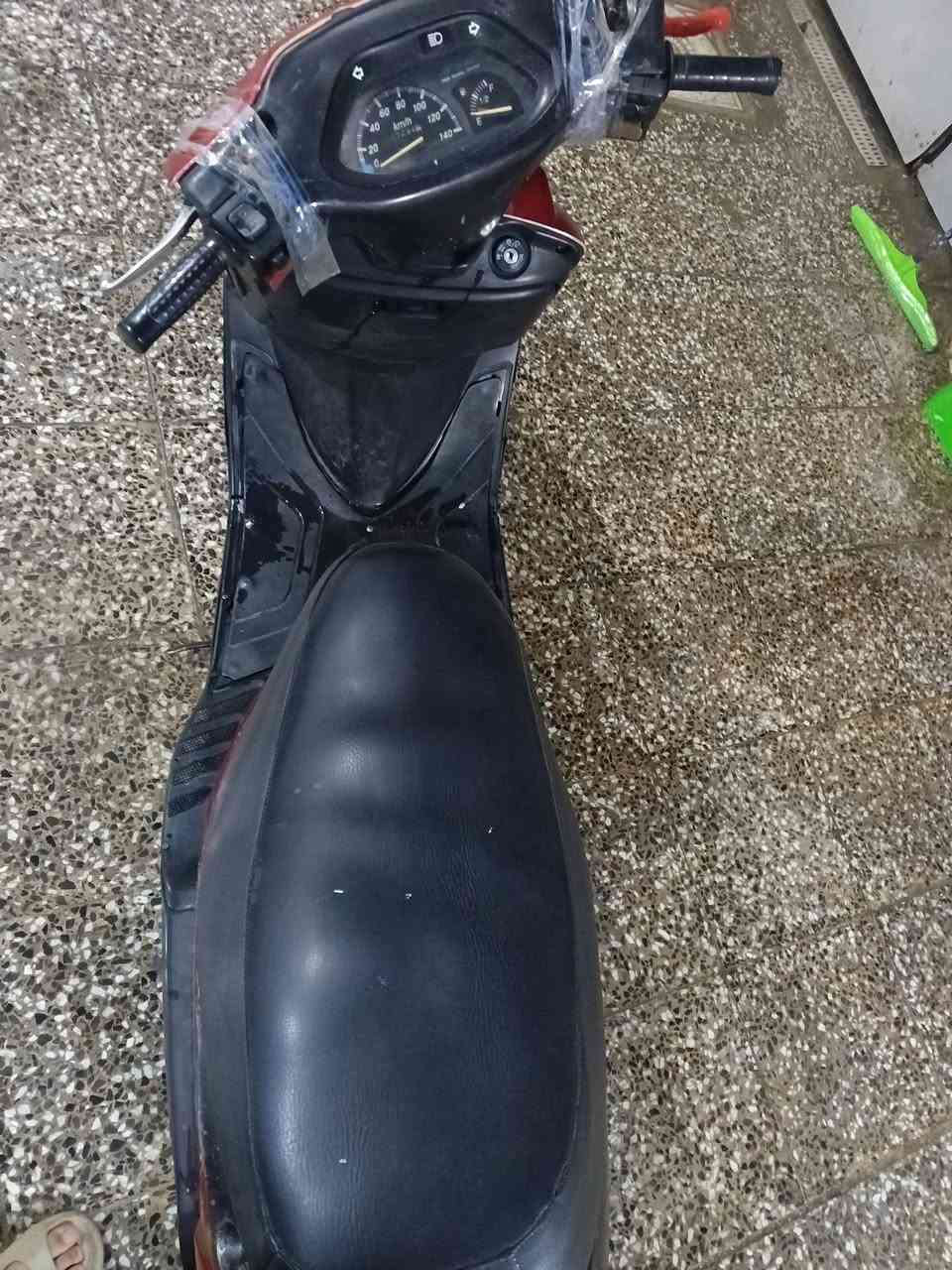 سلام عليكم دراجه فضأي 140دراجه مكينه خير من لله شلعه ومعدل كهربائياته شغاله قفل جنطه قفل أستيرن بريك أمامي خلفي كله شغله دراجه كامله سعر 200الف بيه مجال الشراي يتصل مكان بلديات للاستفسار الاتصال ***********
