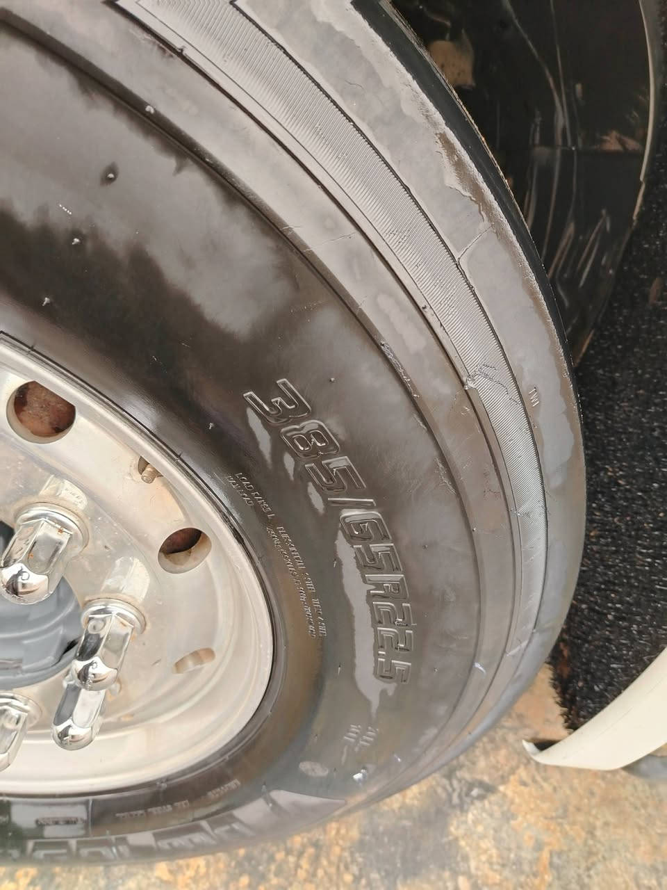 السلام عليكم تايرات زوج حرفش هو ويلة للبيع مكاني الديوانيه رقمي ***********
