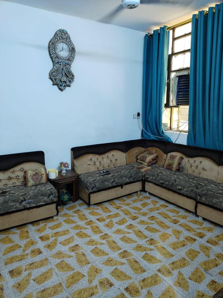 للبيع  مستعجل
طابق واحد 75 م 

واقع حال 83م سند بأسمي

مسقط / شارع الشركة 

للاسفسار ***********
