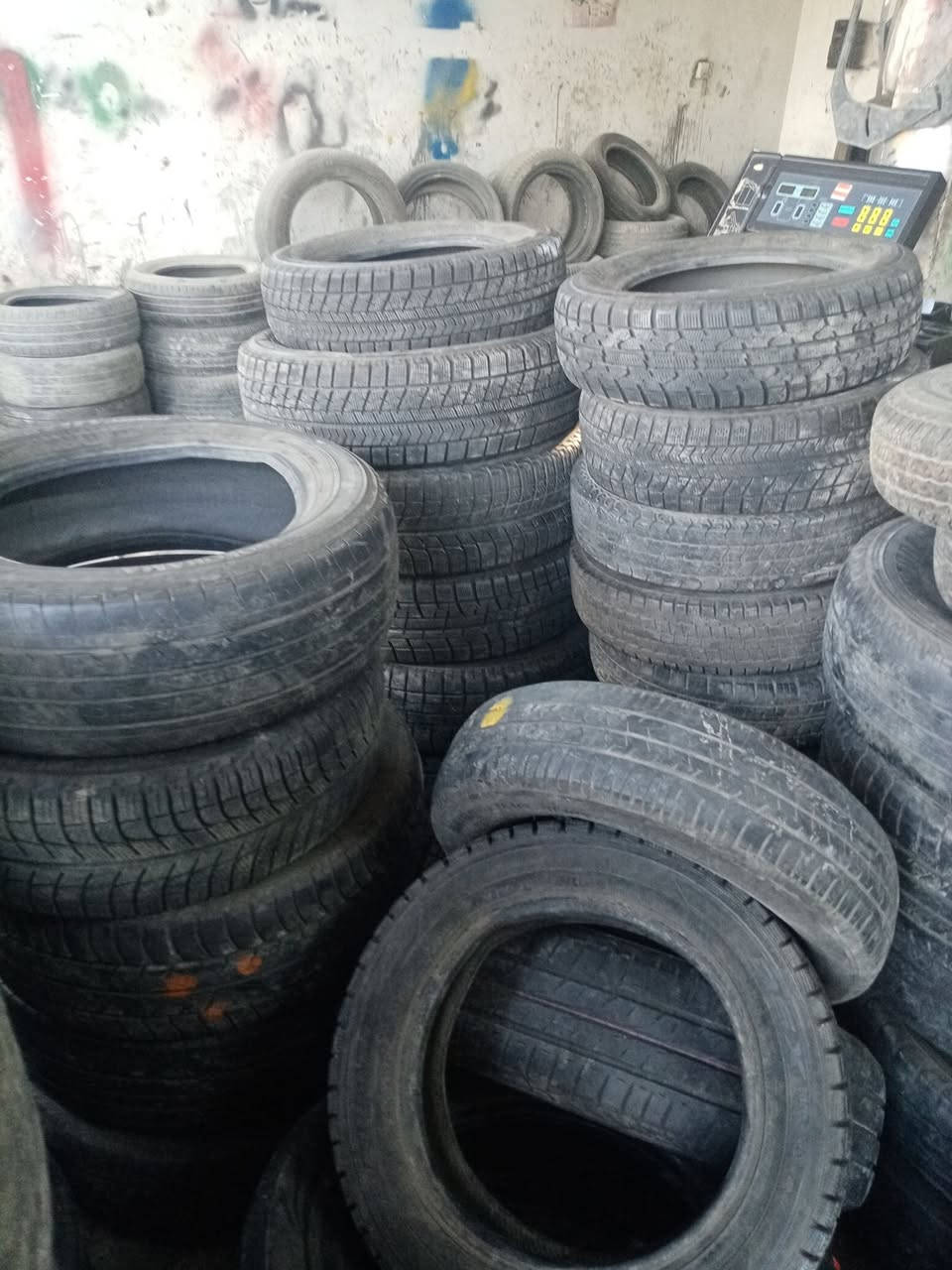 يا الله سلام عليكم من رخصت مدير الكروب وصلت وجبه تايرات باله ياباني اخو الجديد معه الشد ولبلنص مجاني القياسات من ١٢ إلى ١٧ العنوان محاويل شارع العام مقابيل الكراج ***********
