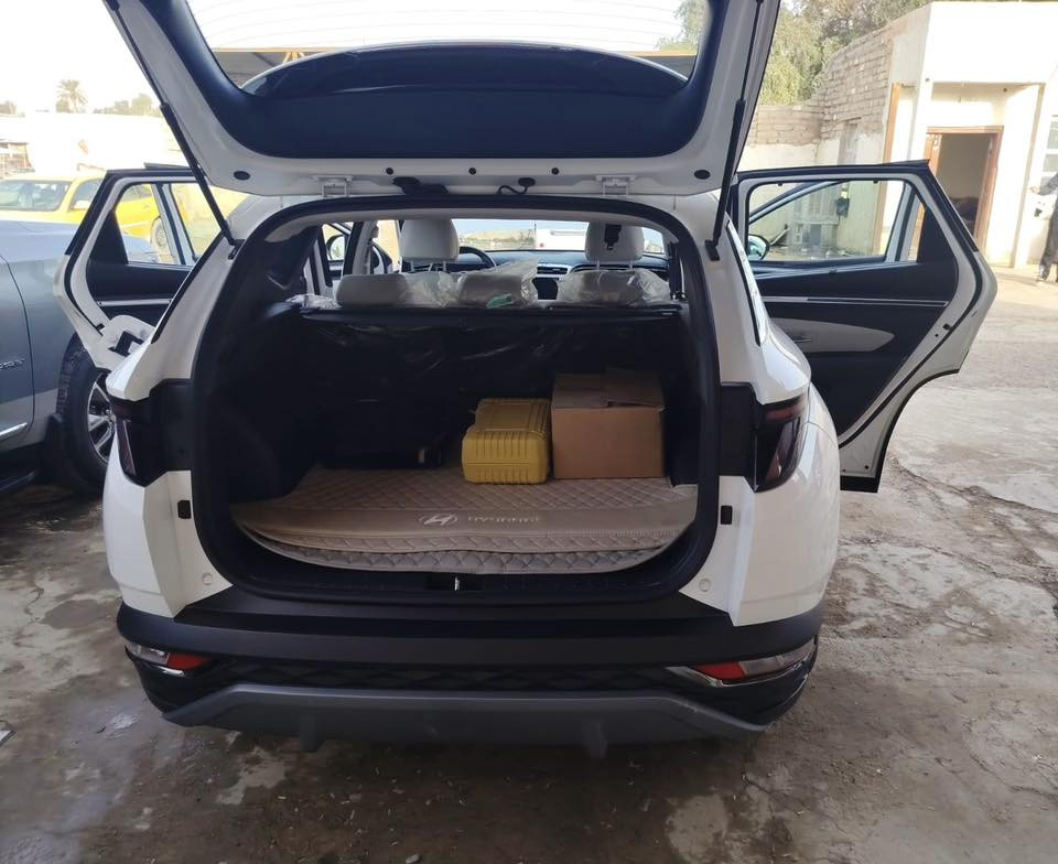 سلام عليكم للبيع توسان موديل 2024 رقم أربيل
كفاله عامه 

مفتاح التشغيل بصمة

تشغيل عن بعد 

قطعتين تبريد

هاند بريك بصمة

اشارة في المرايا الجانبية
ويل كب 18

شاشة (Apple Car play - Android Auto)

كاميرا دوارة

المقاعد الأمامية كهرباء
مقاعد جلد

داخل اوف وايت

مثبت السرعة Cruise

لايت زينون + LED

كشافات 

بك لايت LED

أوضاع القيادة  Drive Mode 

فحص أنظمة السيارة 

حساسات امامي وخلفي 

حساسات ضغط اطارات 

‏نظام ABS 

أوتو هولد - Auto Hold

ايزوفكس - ISOFEX

نظام مانع الانزلاق

نظام نزول المنحدرات

شاحن هاتف Wairlees

بردات أبواب خلفية

تطعيم الدواخل ألمنيوم 

ماشيه 27 الف

العنوان :📍صلاح الدين - سامراء 

السعر 222$ وبيه مجال ان شاء الله 

للاستفسار ☎️:***********
