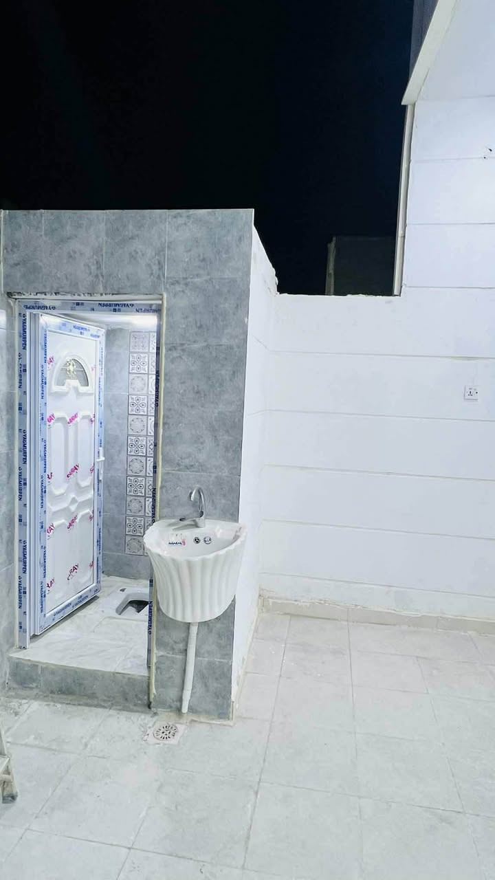 مكتب وسام الاماره للعقار
مساحه البيت 135 متر داموك حقوقيين بنص مدارس خليج العربي حواء ويسر و زرقاء وروضه ورود 3 دقاق مشي 
مجاور اسواق البدراوي ابو جمله غذائيه 
سعره  143 وبي مجال جديد2026 فارغ غير مسكون
🏘🏘عنوان المكتب وسام الأماره للعقار🏘🏘 
🤝داموك حي الشهداء مركز شرطة
----------------------- للاستفسار مراسلة الصفحة

اتصال_ ،واتساب  
***********وسام الإمارة
‪***********‬‏محمد الدلفي
*********** مهند الشمري
 ‏‪***********‬‏ فلاح ابوحسن الاماره

💬 “خلي عقارك بين أيدٍ أمينة – نوصل لك للمشتري أو العقار المناسب في أسرع وقت!
