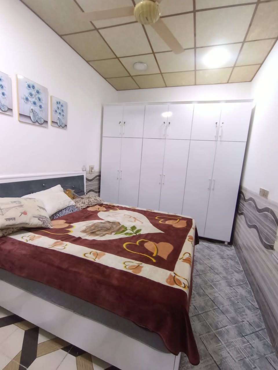 دار  للبيع ١٠٠ م طابقين ونص واجهه ٥م
للبيع 📌 
الطابق الاول كامل والطابق الثاني  والثالث بيه نواقص

 ط١ /   غرفة نوم  ▪️ استقبال ▪️ مطبخ ▪️صحيات ▪️كراج ▪️ درج داخلي
ط٢ / نفس الطابق الاول 
ط٣ /  غرفة وبيتونه

 كركوك 📌 قادسية ٢ منطقة ٤٩ قريب من الحصو والرمل 

   السعر📌  ٦٤ مليون

للاستفسار 📞  ***********
