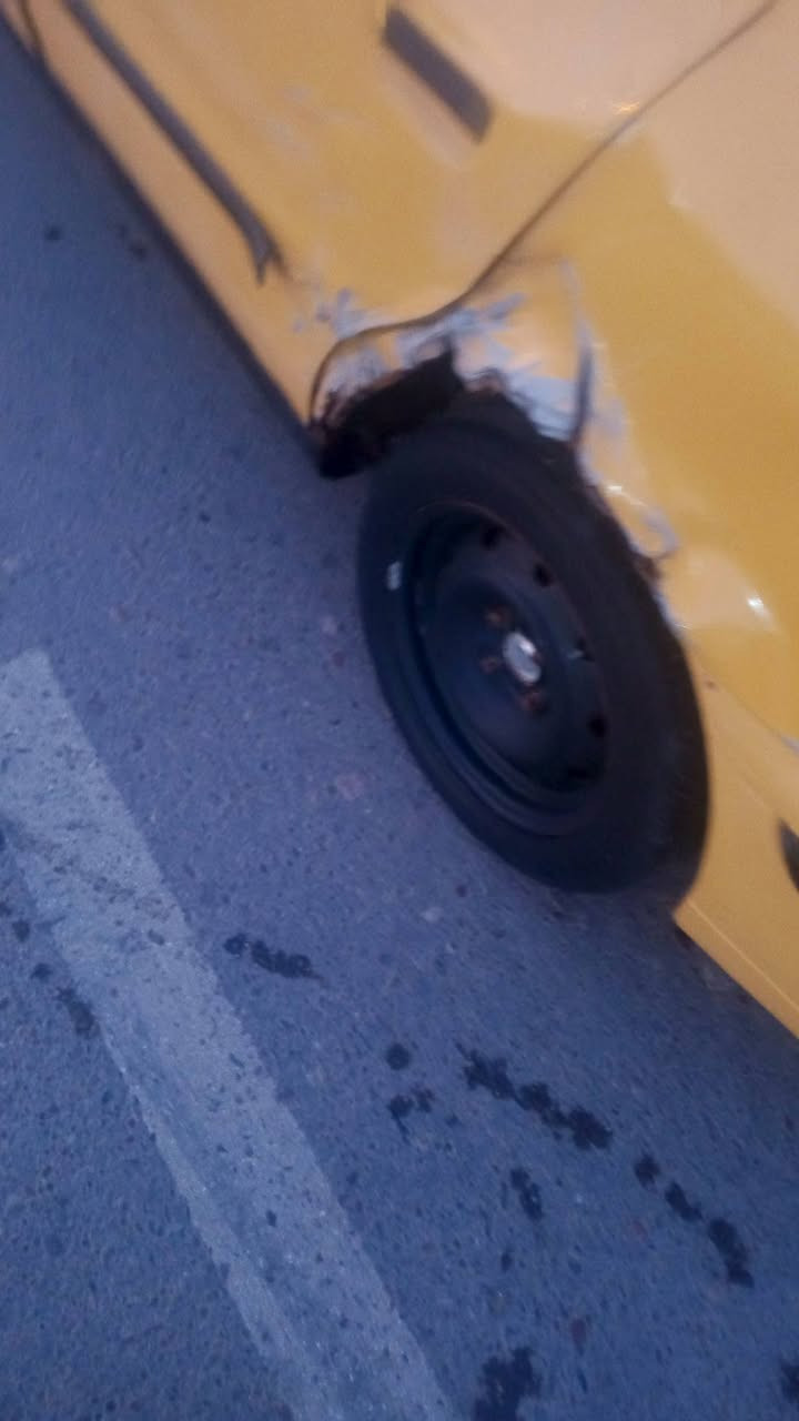 السلام عليكم للبيع سمند 2010 بدون راعي سنويه ضايعه كير مكينه خير من الله تخم تاير  جديد صدر خلفي امامي جديد داخله حلو شايل روحه سيارة ناعمه عايزه شوية ترتيبات بيه خياس هلالات وجسر جبتله غراظه وبعد مشديته صار عندي ضرف وعرضته للبيع السعر 13 ورقة وبيه مجال للطيبين اتصل على هذه الرقم ***********
