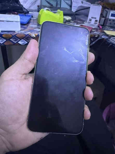 السلام عليكم ايفون اكس اس ماكس ذاكرة256 بطارية78 الجهاز ما مبدل بي اي شي مكفول وكلة شغال بعدة وكالة فقط ضهر مكسور وما ماثر على الكامرات سعر 165 الجهاز موجود زعفرانية رقمي ‭0777 574 9638‬  مراسلة فقط وتساب
