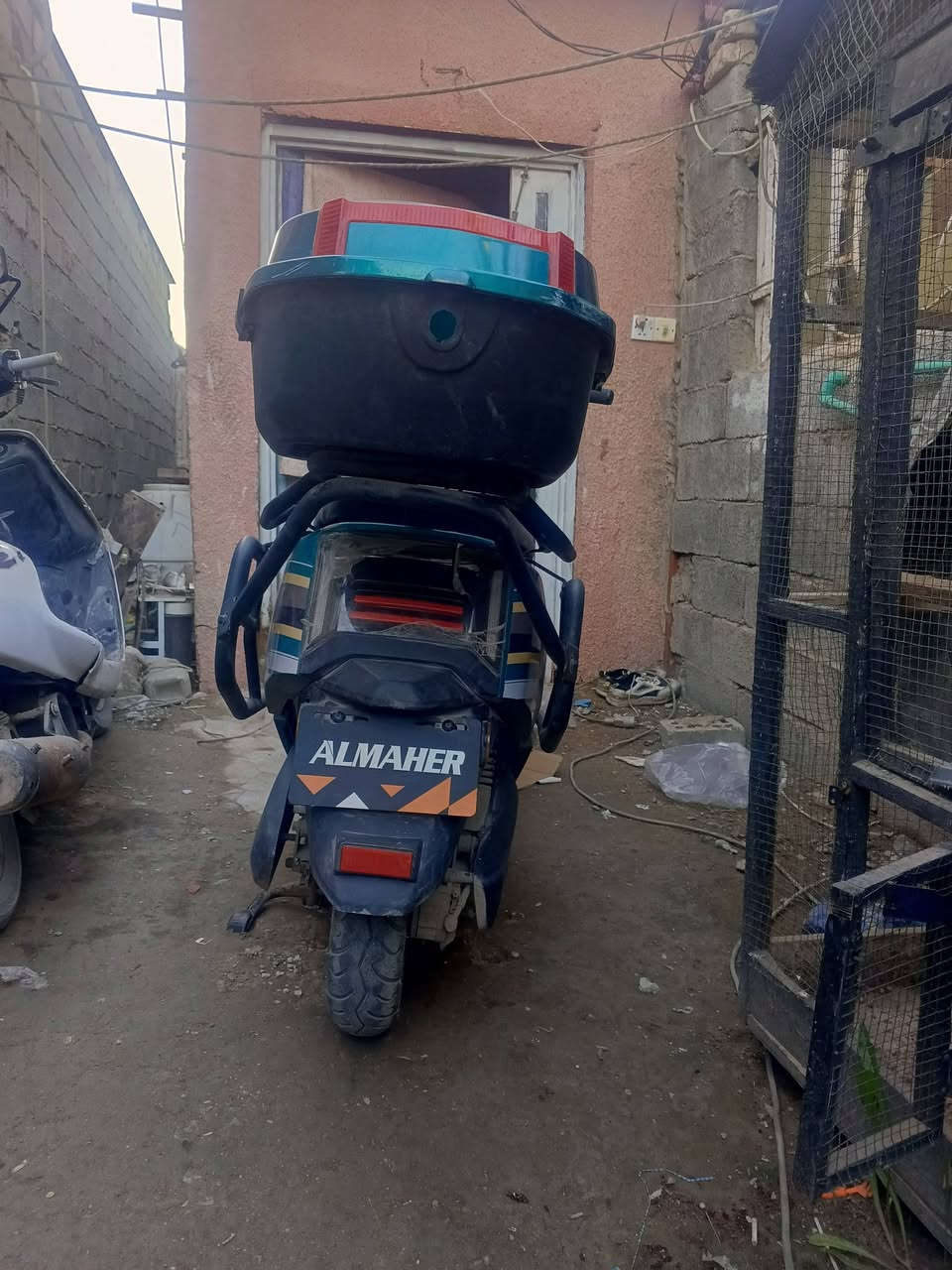 دراجه شحن للبيع كامله اي نقص مابيه الاتصال برقم أو واتساب*********** حسن أبو علي
