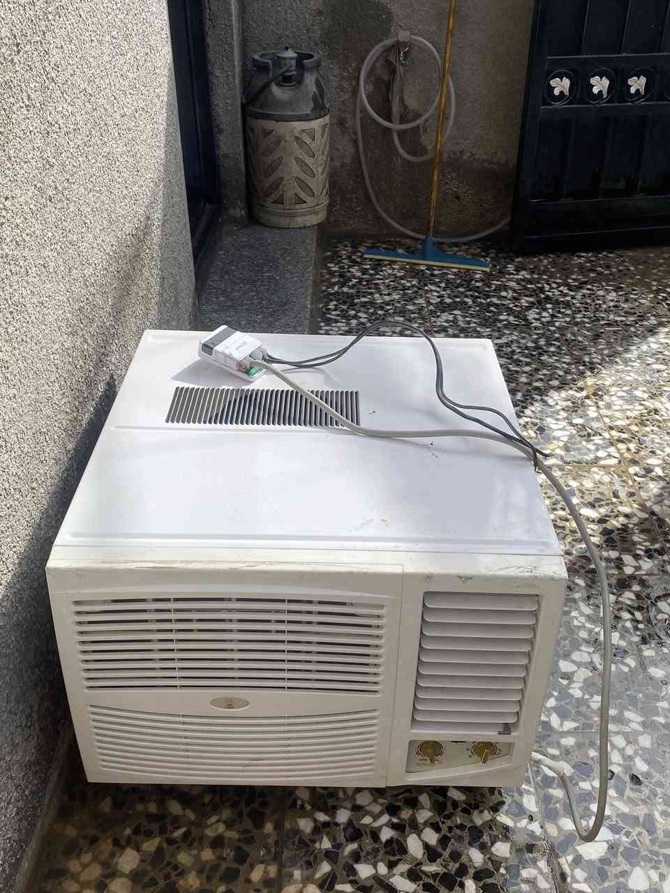 سلام عليكم مكيف ٢طن للبيع جديد مال لعام مداخل ابد تصليح سعر ٢٧٥ بغداد ***********
