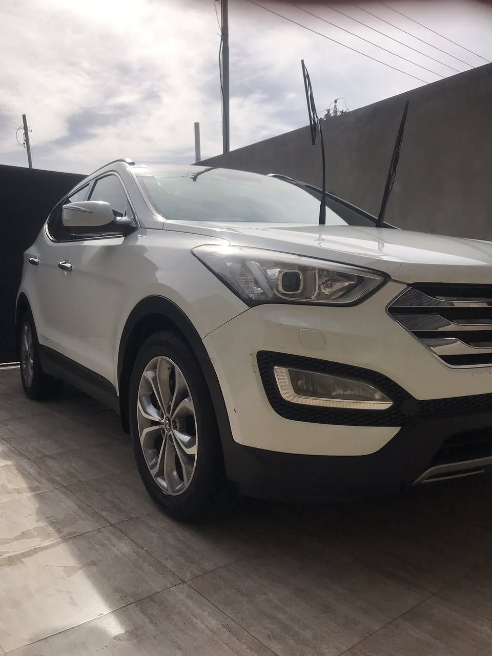 سنتافي 2015 خليجي محرك 6 على وضع الشركة فول مواصفات بانوراما كشنات كهرباء وجلد 
فور ويل 
ثلاث وضعيات قيادة 
انارة ترحيب 
السيارة مكفولة من محرك وكير وصبغ وضربة وتبديل بيها دحجات زغار واضحات امامكم 
السعر 190 وبيها مجال 
تعجبك السيارة اتصل ما تعجبك اعبر المنشور 
للتواصل الاتصال على الرقم ***********
