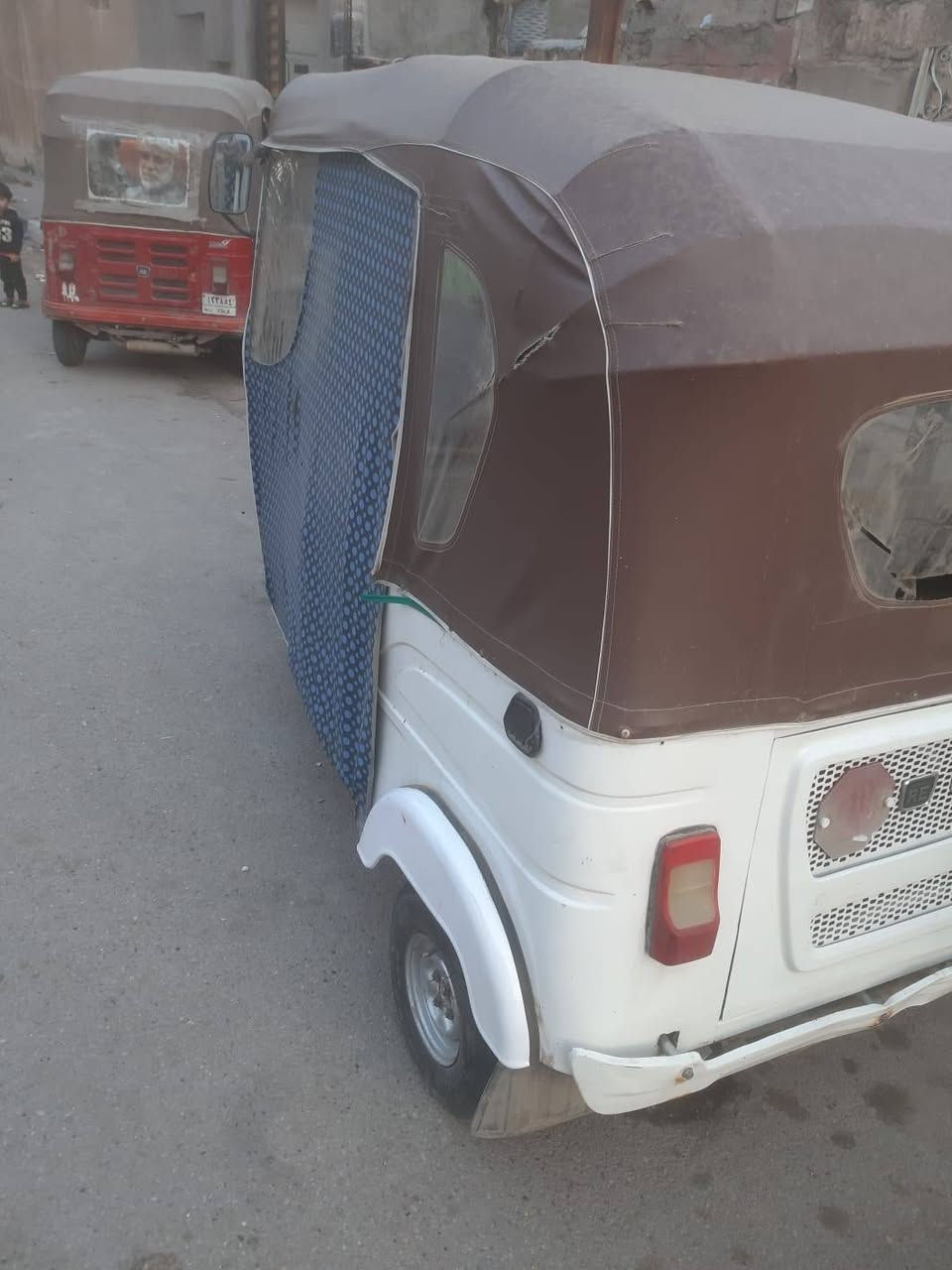 سلام عليكم تكتك مديل ٢١ بسنوية ٢٢ محرك تجفيت شركة بيهة ضربة بصيطة بصفحة ومعمرة جاهزة للخير كبل لشارع رقم بغداد وسنوية بسمنة شرط التحويل السعر 7500 وبيهة مجال قليل مكاني الحسينية الراشدية *********** اخوان مكلف بنشر اتصال او واتساب
