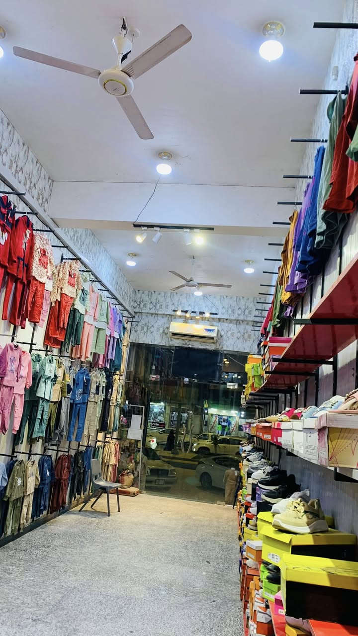 الإيجار 750 الف 
وتساب *********** 
مجمع طابقين نزال 15 ابيعه فارغ او كامل سعر مناسب العنوان : الناصرية سوق الثوره قرب مركز الشرطه  عيني الي ينطي وعود ويجذب لايخابر ولا يراسل
