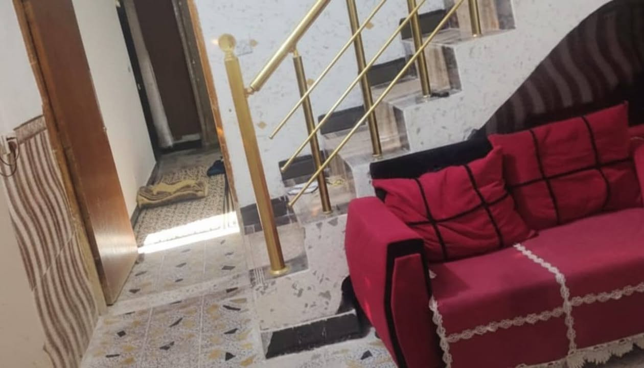 الجبيرية الثالثة المساحة 100 متر طابق واحد الفرع اللي مقابيل مكتبة الزقازيق سعره 46 قفل يتكون من غرفة وحدة وصالة واستقبال ومطبخ وكراج للاستفسار مراسلتنا او الاتصال ***********
