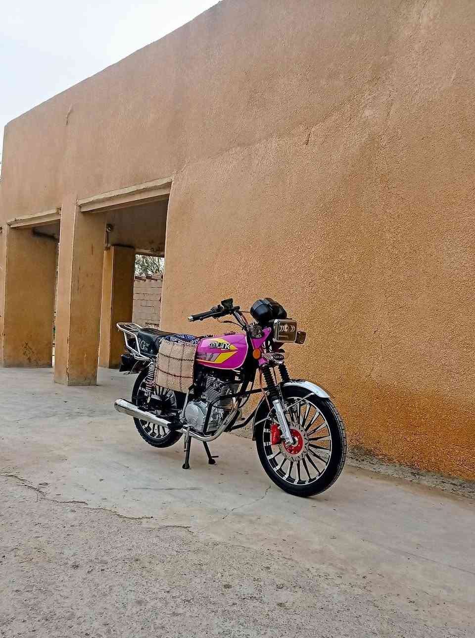 سلام عليكم دراجه سيفان موديل 25 صايرلي 25يوم من نزلته رامبه دراجه نظافه فول شوفت عينك هذا رقمي ***********
