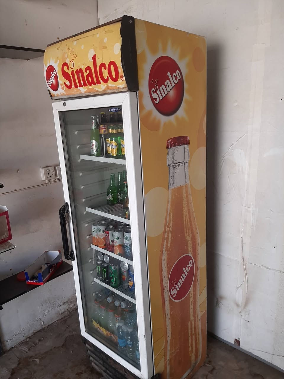 السلام عليكم
للبيع عارضة عامودي عدد ١ 
جام خانه الارتفاع ٢٥٠ سم والعرض ٢٦٠ سم 
+رفوف 
الموقع بغداد/حي العامل 
الرقم/ ***********
