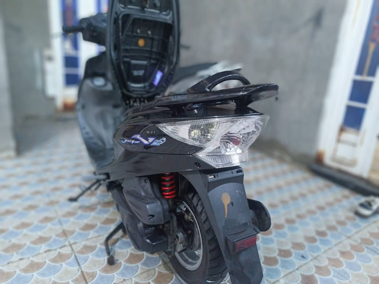 السلام عليكم كامكو V2 فحل موديل 2016 دراجة جديده كلش ماشية 11 الف مكفولة كفالة عامة كلشي شغال بيها السعر 950 وبيها مجال مكاني رفاعي.


**إذا كنت صاحب هذا الإعلان وتريد حذفه لأي سبب، رجاءا أرسل رسالة إلى الدعم الفني**