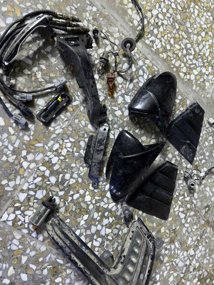 سلام عليكم من رخصت لادمن غراض النترا17و18بس البطاين مال 19و20 الباقي كله مال17و18المكان بغداد بس هذني عندي***********
