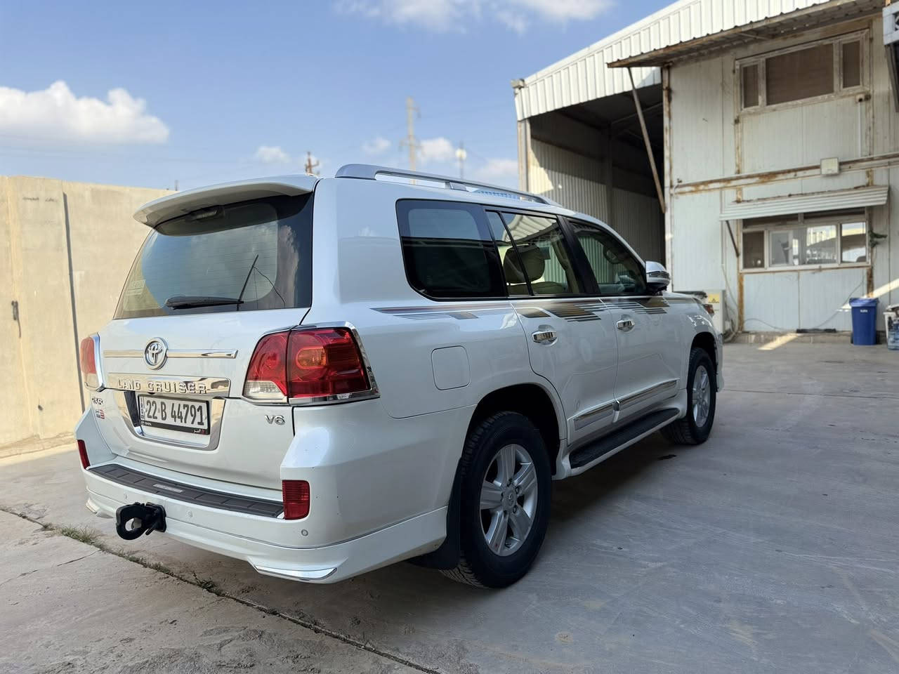 للبيع او المراوس 
لاندكروز ابريم 2013 
6سلندر 
رقم اربيل تحويل او وكاله 
كفاله من الصبغ والتبديل فقط بارد بيهة 
كير محرك كفاله 
السعر 349 وبيه مجال بسيط 
العنوان واسط قضاء الزبيديه 
***********
