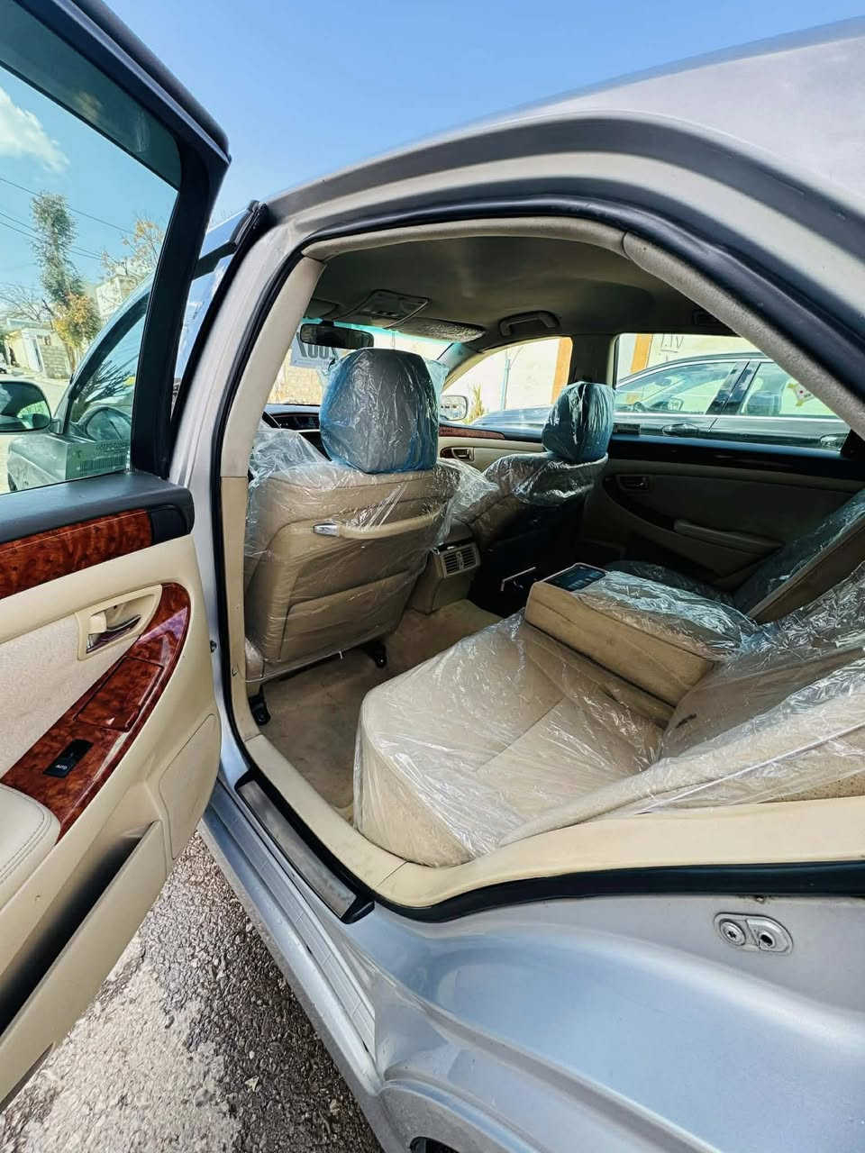 سەرەتا بەناوی خودا
شاهانە 
بڕاوە 
مۆدێل ٢٠٠٥
گێڕ گەورە ی مەكینە گەورە ١٨٢ 
ناوزەرد 
تەبرید ساردو گەرمی مەزبوتە 
جامی هەڵگیراوە 
چوار كوشن كارەبا 
سەلاجەو مەركەزی 
سوكان كارەبا
ئاوێنەی شەفت  
مەجموعە لیكزس
دەعمو لێدراوی نییە  
كەڤەر گۆڕاوو شەنسی كۆسەرە نییە
فۆڕمیگای نە شكاوە 
سیعر ٤٨ گەڵاو مەجال
شوێن سەید سادق 
ژم:***********
***********
