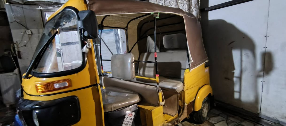 إسلام عليكم 
تكتك 18 أوراق اصواليه 
مشتغل اخياساته كما موضح بال صوره 
مكاني الحمزه الغربي 
***********
