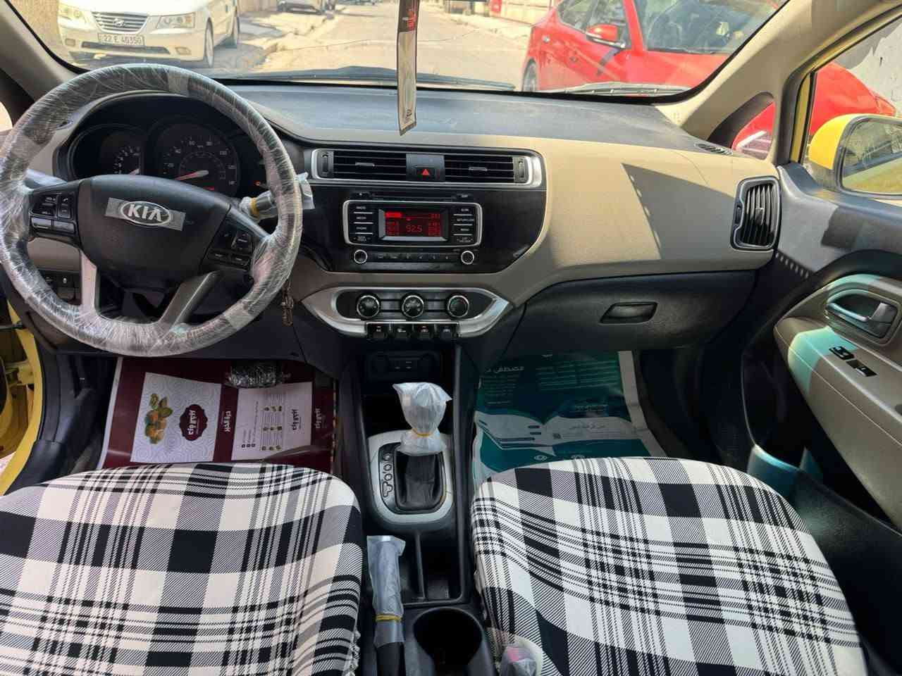 سلام عليكم سيارة للبيع كيا ريو خصوصي لون ليموني اصل موديل 2016رقم بغداد حادث فقط بنيد و جاملغ  بدون تبديل السعر 78 كير مكينة و تبريد جاهزة  عنوان السيارة بغداد البلديات  رقم الهاتف ***********
