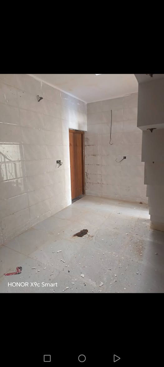 منزل للبيع /مساحة ١٠٠متر /واجهة ٤ /يتكون من ٣غرف /+صالة +مطبخ +خدمات البيت نظيف جدا / موقع ممتاز /الشرطة الخامسة /خلف جامع الجميلي /الاستفسار على هذا الرقم /***********/السعر مناسب
