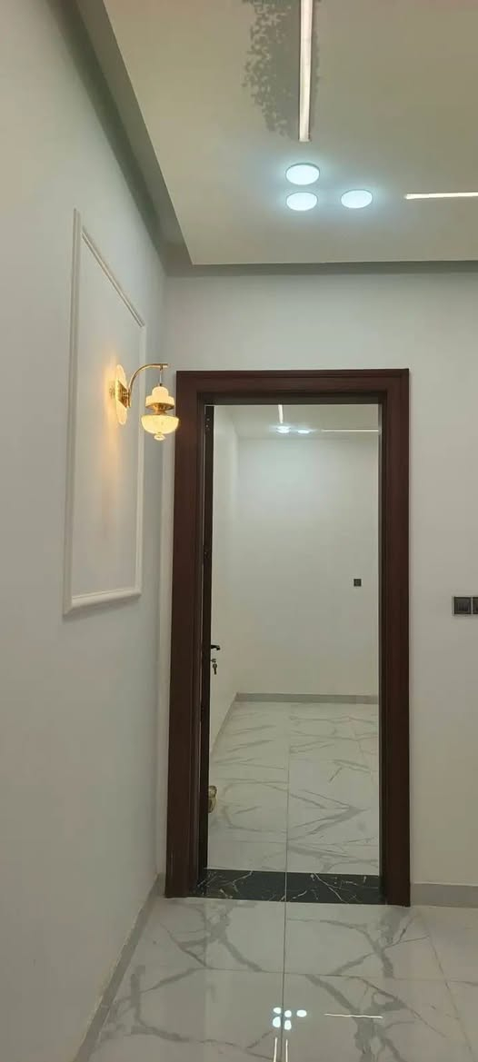 _ دار للبيع بالتقسيط كربلاء حي النضال طابقين مساحه 100 
بالتقسيط طابو صرف مداور ثاني يوم بدائرة التسجيل العقاري 

ليش كاعدات ايجار بنات_ بالتقسيط بيوت للبيع مساحه 120م طابقين/ 🔹يتكون من✔️غرف نوم 3 ✔️استقبال✔️مطبخ✔️صحيات 2 ✔️صاله 

كفيل عدد 2 _ موطن راتبهم عل مصرف الرافدين 
شهريا 500 الف فقط لا غير
مقدمه بسيطه 
البيت طابو صرف _ نفس اليوم نتكاتب بدون استلام المقدمه لحين سحب بيان من التسجيل العقاري نداورلكم البيت من أسمي لأسمكم 

بيت كونكريت مسلح طابوق ايراني سيراميك مرمر ديكورات خريطة البناء اخر تحديث عافيات للشراي البيت تحفه تحفه ما سنة البناء 2026  توى كمل محد كاعد بي حتى ريحت الصبغ بي
رجاءا لحد يراسلني من المندوبين والمندوبات وبياعه شرايه و اصحاب مكاتب العقار لحد يراسلني رجاءا 

.🧡 اكو بيوت بس تكمل ننشرها  لكم بعدة مناطق في كربلاء ايضا بالتقسيط 

فقط واتساب الرقم اعلاه 
ملاحظه 
هناك تخفيض للمعلمات و المدرساات وموظفات الصحه 

فقط واتساب 
صاحب البيت استاذ نمير ***********
