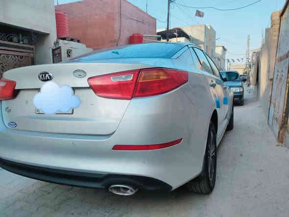 اوبتيما K5 موديل 2014 وارد كوري 
السيارة نظيفة ومامتعوبة گير محرك  بدون (حادث ) بدون صبغ فقط القمارة مرشوشه اثر علامة من كانت بكوريا  ماشية 109 الف قابلة للزيادة 
محرك 2000 LPI 
4 سلندر  .مشروع وطني رقم بصره 
بيها ملاحظات بسيطة وموضحة بالصور تشوف كلشي وتچيك بأيدك 
1. شاشة المسجل ارقامها تبين بالجو البارد ومامأثره على ادائه
2. طوافة البنزين ماتقرأ مستوى صحيح
3. تكمة الباب الخلفي الفوگ جوه النيكل بيها شوي زنجار موضح بالصورة
4. المرايه جهة اليسار ماتطبگ
السعر 135 ورقة وبيها مجال شوي للشراي البياع شراي لا يراسلني الله يوفقه ويلگه بالسعر اللي يريده وابيع شرط التحويل للعلم بأسمي السيارة متوفر وتساب مكان السيارة محافظة البصرة ***********
