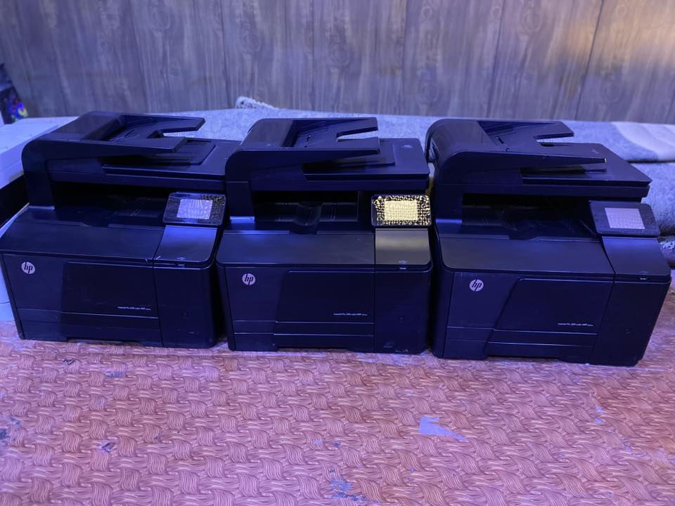 السلام عليكم. للبيع اجهزة مستعملة وشغالة ١٠٠٪؜  وهي::
١- استنساخ كانونc3325i ملون وابيض واسود السعر ٦٥٠ الف كامل المواصفات . 
٢- طابعة كانون mf645cx كامل المواصفات السعر ٣٥٠الف. 
٣- طابعات hp pro200  عدد ٣ كامل المواصفات سعرهن كلهن ٧٥٠ الف. 
ملاحظة :- كامل المواصفات يعني تشمل &شاشة لمس/ واي فاي/ سكنر فيدر/ طباعة وجهين بسرعة عالية/ وبقية المواصفات المعروفة. 
للاستفسار التواصل على الارقام👇👇👇👇
***********  يشمل مواقع التواصل / ***********☎️
