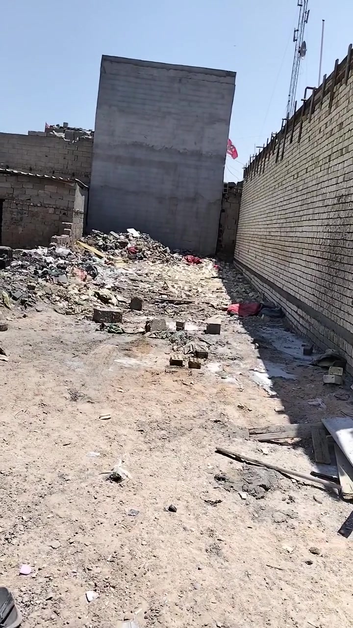سلام عليكم قطعة ارض لبيع قصد وحاضر السفسار المدينه الحميديه شارع سيد عوده ***********

