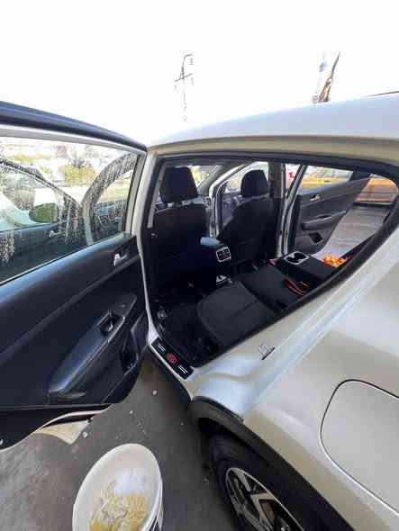 كيا سبورتج 2021 وارد امريكي بلاك اديشين ماشيه 43 رقم أربيل انكليزي الجديد بسمي  حادثها موجود بل نشر فقط مكفوله كفاله عامه حتى الدعاميات
 مواصفات..  
١-كشنات مخمل ٢-تحديد مسار ٣- اشاير بالمرء ٤-شاشه كبيره ٥- كامره خلفيه دواره ٦- قطعتين تبريد ٧- ثلاث وضعيات قياده وباقي المواصفات المعروفه بصمه..
(محرك ٢٤٠٠ ) جديد ما ممدود عليه سبانه بدون ادوانز حداده تبريد ثلج كله على وضع الشركه 
عليها عدسات زنون جديده 
باتري جديد 
ادامه كامله  جاهزه ما تصرف عليها ربع 
السعر 195$ وبيه مجال 
بغداد_الحسينيه
رقم  ***********
