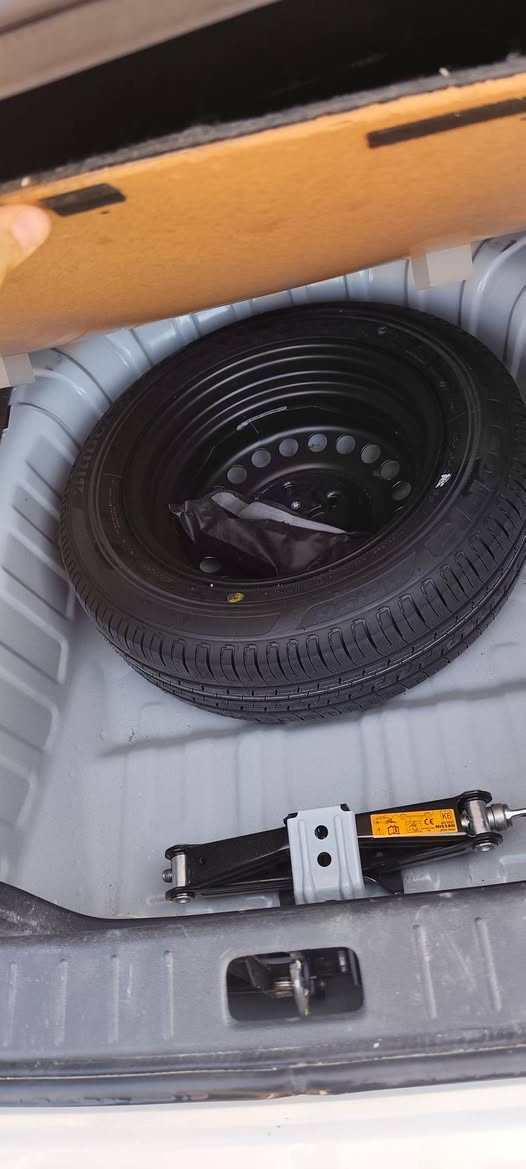 السلام عليكم نيسان صني هندي 
موديل 24 رقم اربيل السنويه تنتهي بال 30 سياره كفاله عامه من مكينه وكير وحداديه وتبريد كفاله حتى من الزلغ
السيارة ماشي 20الف
السعر 123 
العنوان بصره القبله حي الجامعه 
الرقم *********** البصرة, العراق
