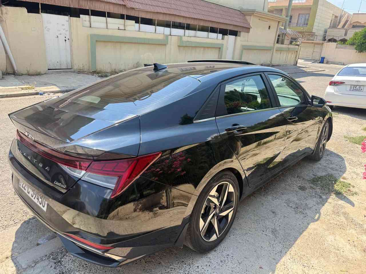 Hyundai Elantra 2023 لمتد  
             💥💥 limted ليمتد فووول    💥💥
موديل ٢٠٢٣ ✅🚘
فول فول مواسفات  لمتيد  
فتحة سقف ✅
شاشة كبير و كاميرة ✅
رادار امامي و خلفي و سفحات ٣٦٠ درجة ✅
بصمة بيبان ✅
كشن جلد رياضي حضن ✅
تدفئة كشنات ✅
شحين واير ليس 🔋🔋 ✅
شفتات ستيرن ➕➖✈️
تحديد مسار ✅ 
قيادة ذاتية ✅
درايڤ مود sport+nurmal+smart ✅
لايتات زينون و ليد ✅
تحكمات ستيرن ✅
تشغيل عن بعيد ✅
گيج اليكتروني 4 انواع ✅
دشبول ليد ١٠ الوان ✅
عدد سماعات 12 BOSS 🔊🔊  ✅
تبريد قتعتين ✅ 
حجيم محرك ٢٠٠٠ دوش مرغوب  🦁
بعد بيها هواي مواسفات ✅

ماشية ٤٥  الف 
❌ ملاحضة ضرر سيارة فقط نص جاملغ مو كامل ٤ مكانات اصغار صبغ بدون معجون تبديل 
بدون دواخيل بدون لغود شوانصي و بطاين 💯💯

مكان سيارة اربيل 
***********___***********
سعر ١٣٨  مجال 

I أربيل, العراق
