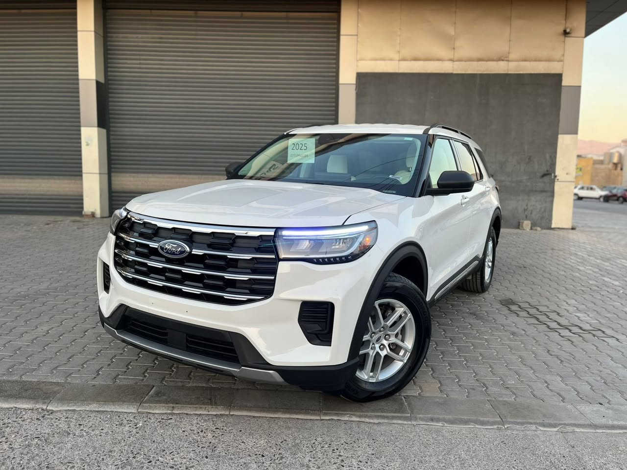 سلام عليكم
للبيع فورد اكسبلورر 2025 
فئة ACTIVE
لون أبيض 
ماشيه 18 ألف ميل  
7 راكب 
داخل ابيض
رقم شاصي موجود بل صور 
حجم محرك V4 2300T
رقم سياره كاتي 
مكان سياره سليمانيه 
سعره 315 بيها مجال 
رقم ***********
