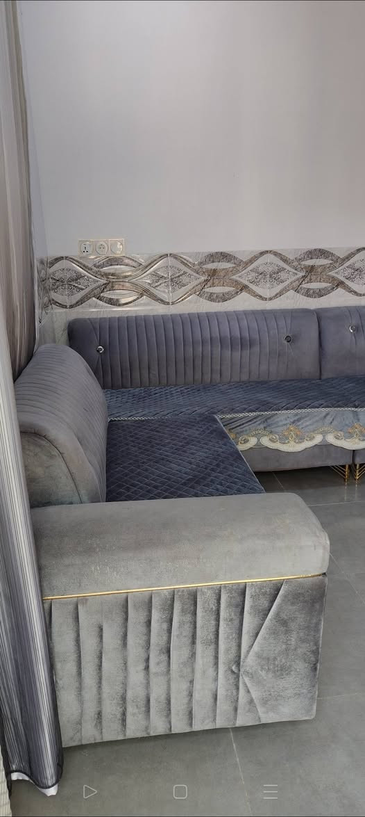 متاح قنفات للبيع 
عدد 2
1 قياسه 8 ونص متر
2 قياسه 7 ونص متر
رقم الهاتف ***********
