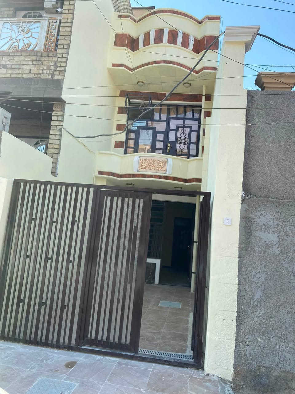بيت لبيع الشعب حي التجار خلف
جامع فخريه المساحه 60 متر 
الواجه 3 والنزال 20
الاستفسار مكتب برج بغداد 
قرب مدرسه بلقيس ***********
