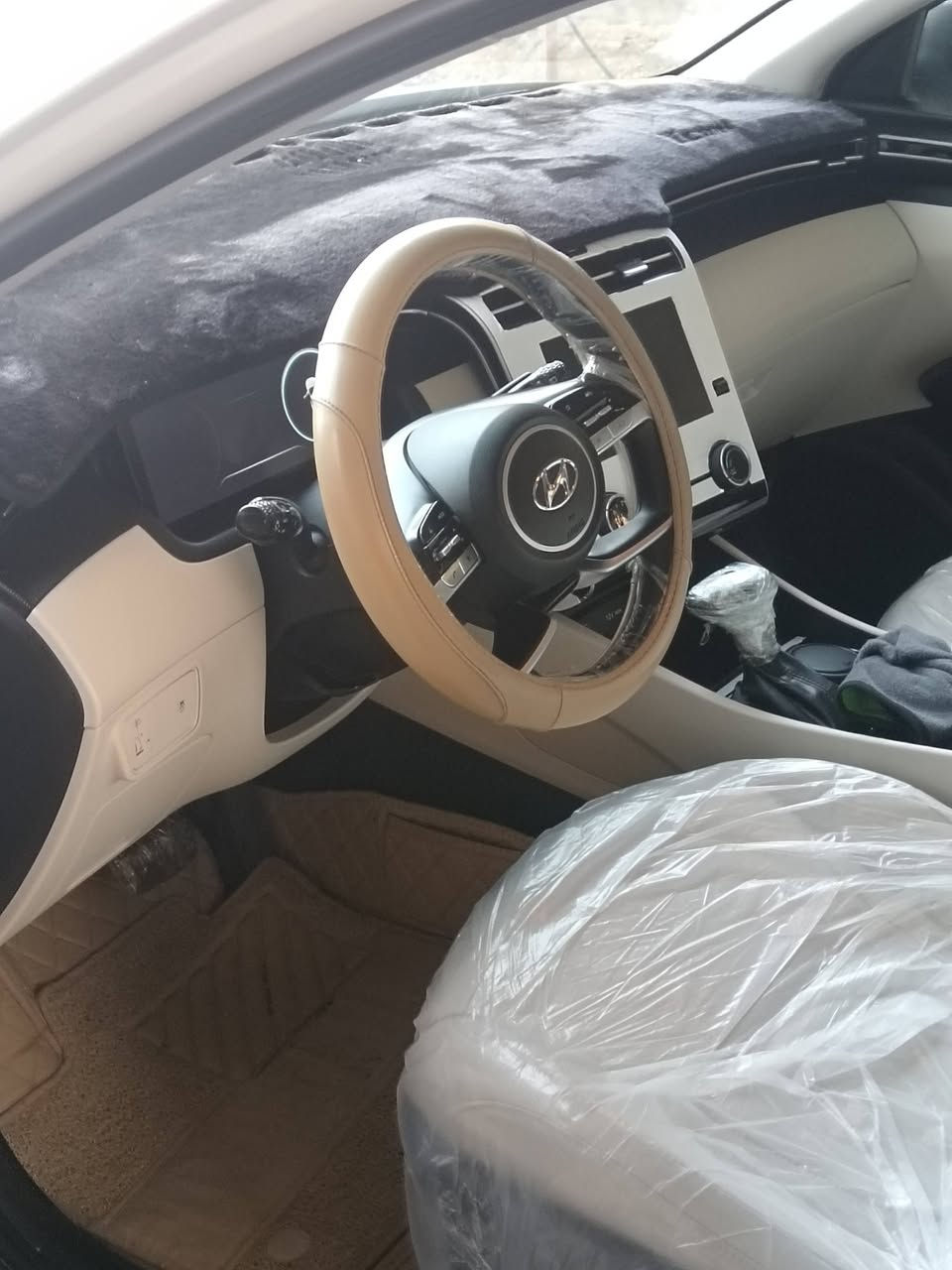 سلام عليكم.
توكسان 2024 رقم بغداد انكليزي بسمي
ماشيه 30 الف 
مكفول كفالة عامل
فول موصفات من عده الفتحه
السعر 212 وبيه مجال
المكان بغداد
***********♥️علي
