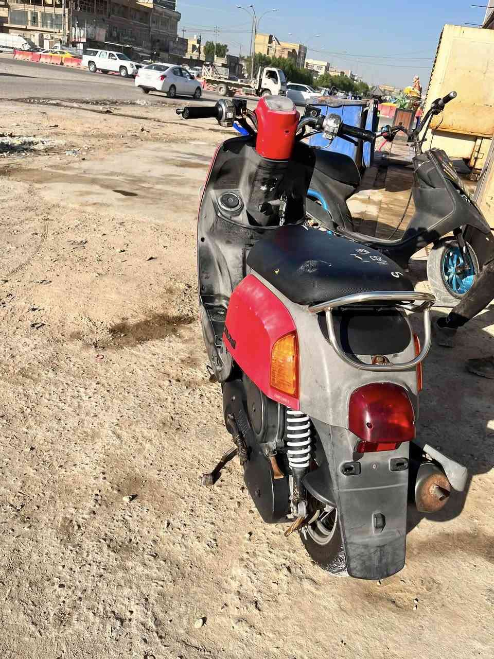 السلام عليكم دراجه جديده بلاد برغي مامفتوح بيه الويل من الركبه وياه اجه دراجه خير من الله مال جناي وين ماجان اطلع بيه الاستفسار داخل الرقم ***********❤
