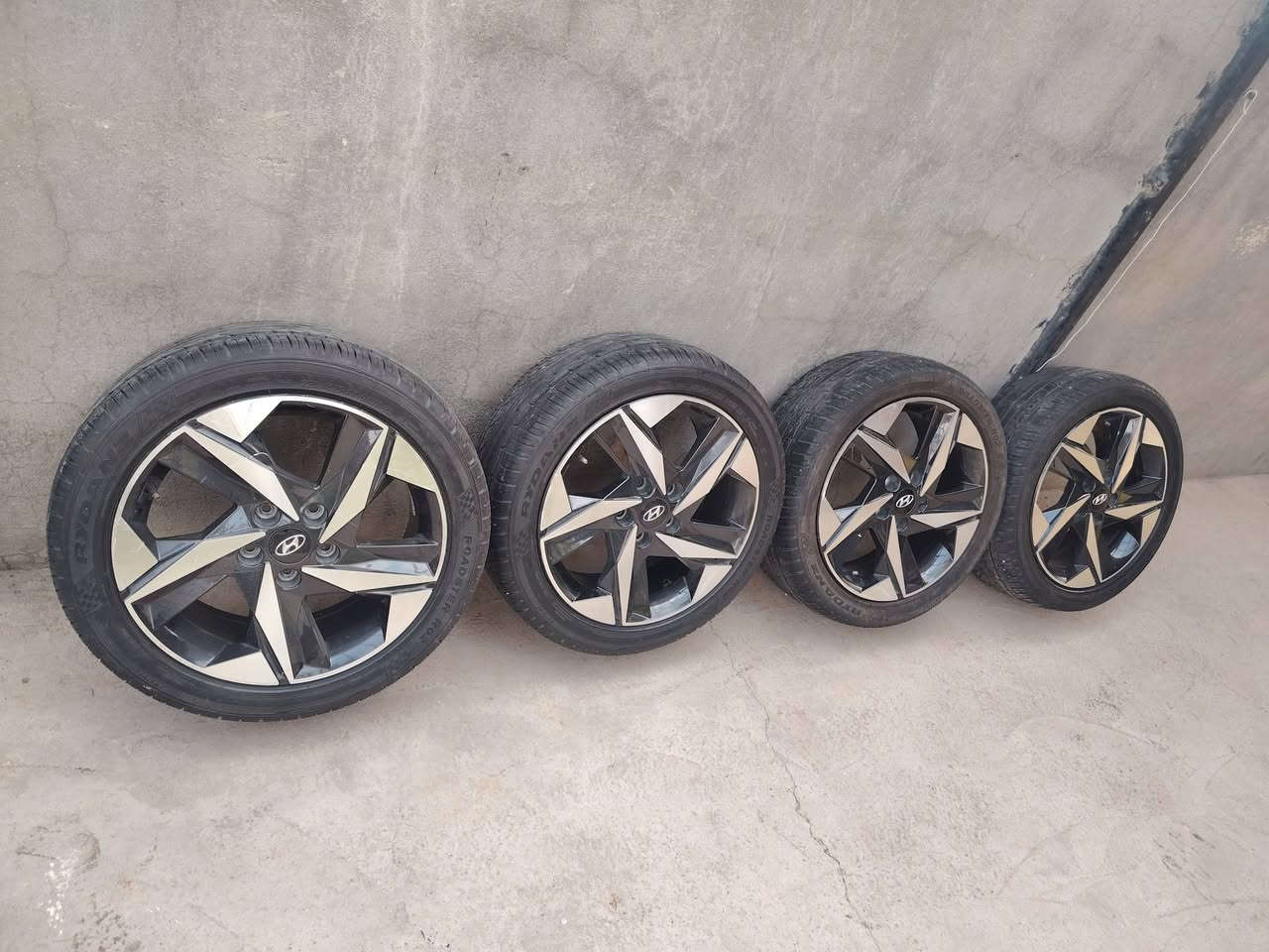 السلام عليكم ورحمة الله وبركاته.... تخم ويل حجم 17لوك تخم تأير جديد مال موديل 2023 الشراي اتصل ***********
