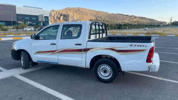 توێتا مەرزیە ٢٠١٠ 
پارچە ڕەش 
سەنەوی بەناو خۆمەوەیە تا ٢٠٢٩
هەزەی نوێ و بێ
موشکیلەیە نرخی
(142$)مجال
*********** رانية
