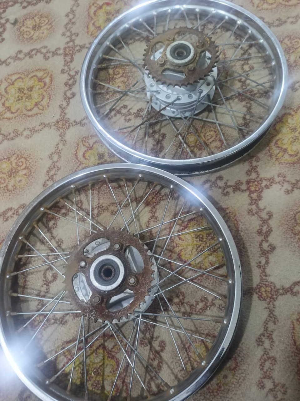 السلام عليكم غراض دراجه للبيع
وياله وره عدد 2 سعر الواحد 15
ويل كدام كامل ب25
صالنصه ب 15
عينة انتنس ب10
دبلات خلفيه ب 15
كتف شحن + عقل +كويل + بداله ب7
ركبه و دبل امامي نضيفات ب 20
بطيخات وره و كدام الوحده ب 5 نضيفات عدد3
تانكي بيه زرف صغير كلش لون احمر ب 4
دبلات خلفيه ما مصورهن هم نضيفات عوزهن تنضيف ب 8
الي يريدهن كلهن يراسلني خاص و بالخدمه و الي يريد قسم هم يراسلني و يدلل و هذا رقمي ***********
