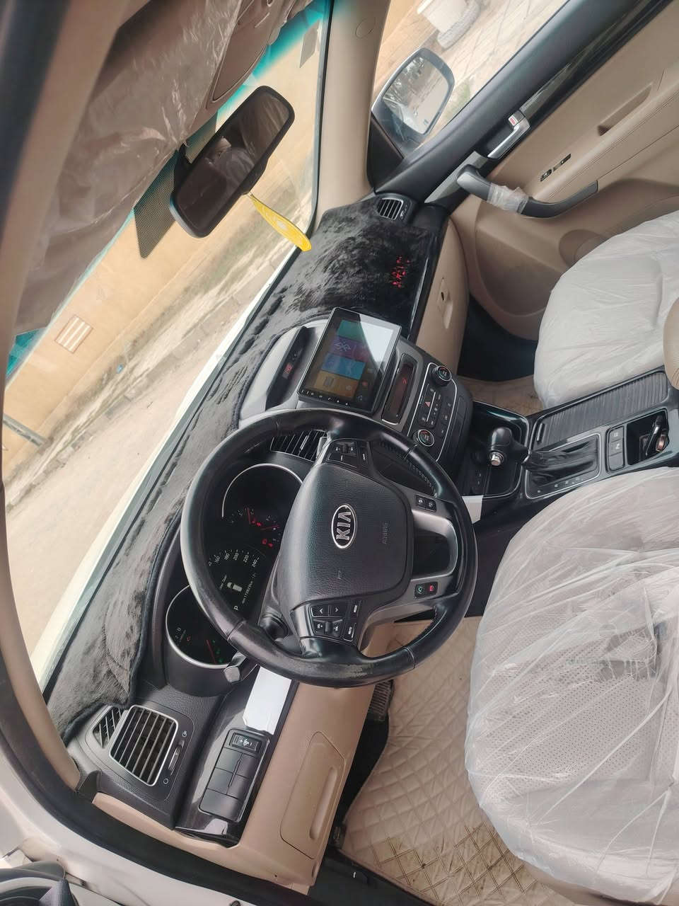 السلام عليكم سورنتو 2014خليجي 7راكب 6سلندر
رقم انكليزي بسمي بيهه شخطه مصلحه باب لصدر  فقط حساس امامي خلفي تخم تاير جديد صدر جديد قبل سبوع كله بدلته مع لمشط سياره جاهزه مابيهه اي نقص مال جناي لسعر 185وبيهه مجال  للستفسار اكثر متواجد عل فيس *********** /*********** مكان بابل
