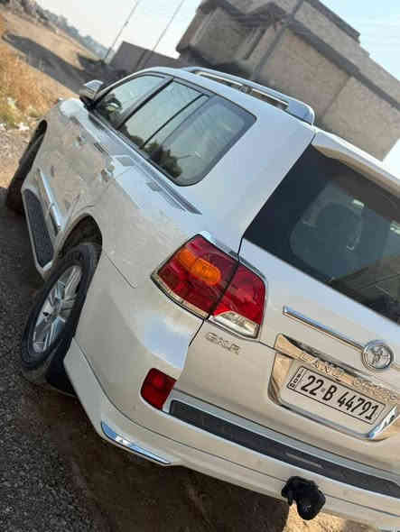 السلام عليكم للبيع لاندكروزر بريميه موديل 2013 ماشيه 138 بيها فقط بس بارد فوله كفاله عامه ديالى بعقوبه السعر 350 بها مجال الشراي ***********
