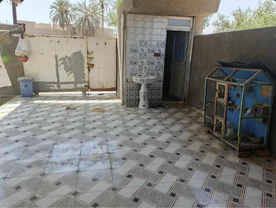 السلام عليكم دار للبيع المساحه ٢٤٠ زراعي سند ٢٥ بناء حديث يتكون من طابقين الأول غرفتين نوم وصالة وهول وصحيات ومطبخ وحديقة وكراج طابق الثاني غرفه نوم وحده فقط العنوان نادر مقابل محطة عرفان الاستفسار على الرقم *********** اتصال وا وتساب متواجد
