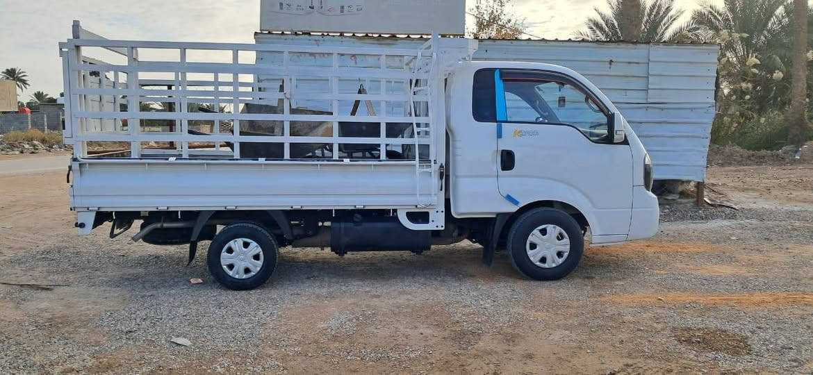 سلام عليكم كيا لبيع موديل ١٨ رقم بابل انكليزي بسمي تحويل مباشر مكفوله ملاحظه المحجر مو وياها 
رقم الهاتف ***********
