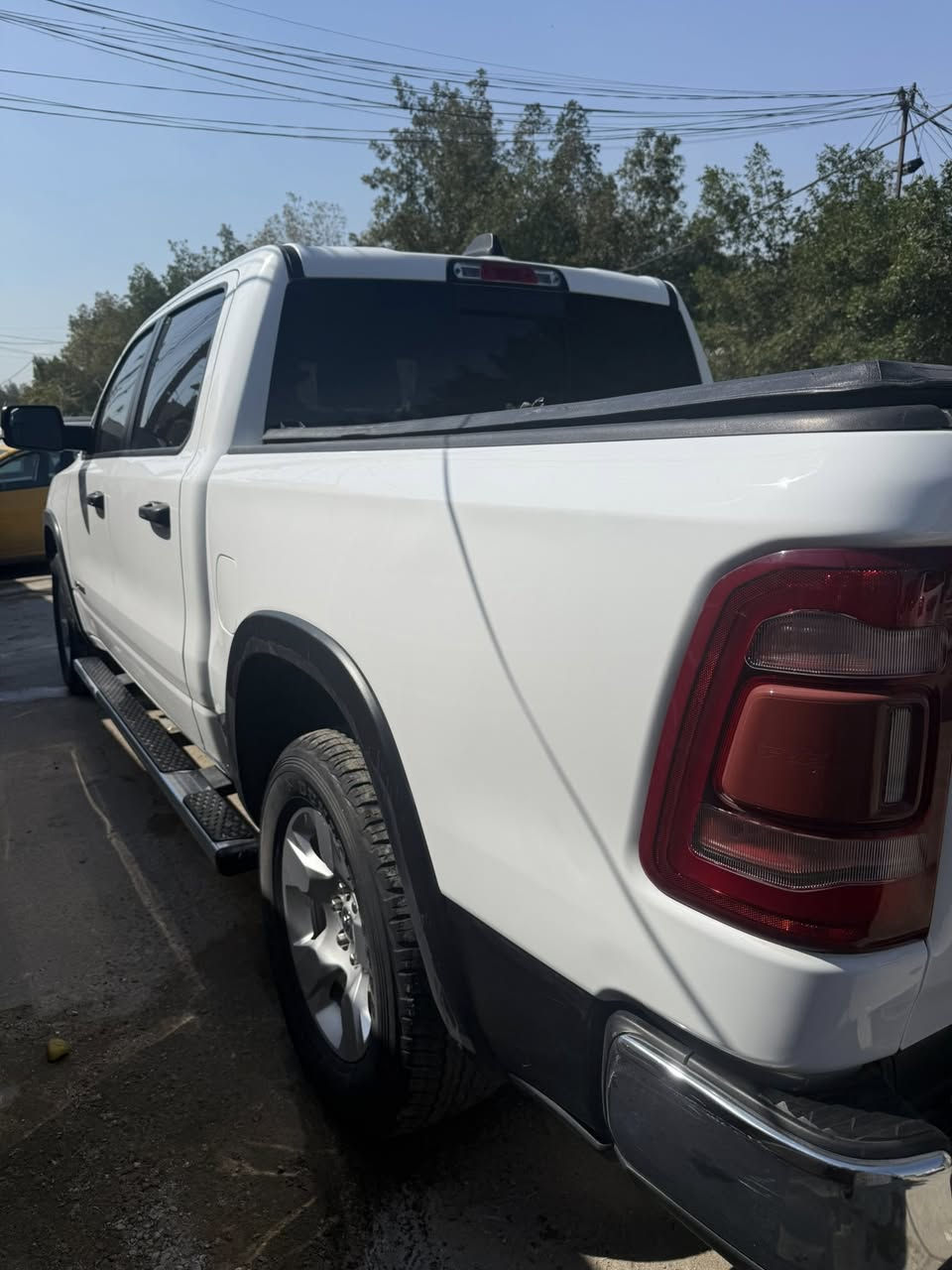 دوج رام بك هورن أمريكي موديل 2023
حادثها كما في الصور تبديل بدي خلفي نفس لون بدون صبغ و باب ايضاً 
وسونار موجود بامنشور
بدون ايرباك
رقم سليمانيه تحويل ثاني يوم 
محرك 8 سلندر 
كشن كهرباء 
كشن تدفئه 
ستيرن تدفئه
ماشية ٥٧ 
مري شفط
شاشه عداد
سياره جديدة وجاهزه 
بيع او مراوس با اقل من سعرها 
عارضها 
270 وبيها مجال 
***********
