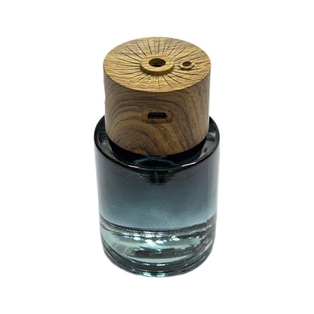 جهاز تعطير ذكي

يعمل بتقنية الرش الضبابي لتوزيع العطر بكفاءة
ويجمع بين الأناقة والابتكار لتوفير تجربة استخدام عملية وراقية

يتميز بثلاثة أوضاع تشغيل:
وضع الرش القوي (ضوء أزرق): يرش العطر كل 30 ثانية لمدة ثانية واحدة.

وضع الرش الخفيف (ضوء أخضر): يرش كل 15 دقيقة لمدة ثانية واحدة.

الوضع المستمر (ضوء بنفسجي): رش متواصل لإزالة الروائح الكريهة بسرعة (يُستخدم عند الحاجة فقط).

يتم تفعيل الجهاز تلقائيًا عند اهتزاز السيارة، ويدخل في وضع الاستعداد بعد 15 دقيقة من السكون.

يحتوي على بطارية قابلة لإعادة الشحن تُظهر حالة الشحن بألوان مختلفة

وعند انخفاض البطارية لأقل من 10% تومض الإضاءة

وتُغلق تلقائيًا إذا انخفضت لأقل من 3%.

الطاقة: 1.5 واط

سعة البطارية: 200mAh

مدة التشغيل لكل شحنة: تعتمد على الوضع المستخدم

الجهد: 5V = 1A

السعة: 140 مل

الرائحة: تركيبة فرنسية من العطور والزيوت النباتية

الابعاد : الطول 6cm ' العرض 6cm ‘ الارتفاع 10cm
السعر ٢٠مع توصيل 
رقم الوتساب ***********
