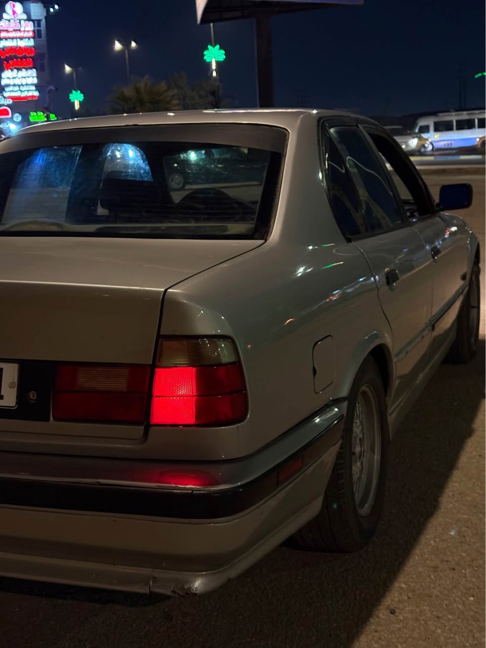 السلام عليكم 
بي ام ٥٢٥ مسكر موديل ٩١ اصل
مصبوغه عام  للجمالية 
سيارة جاهزه كلشي شغال بيها فول مواصفات 
السعر ٦٠ قابل للتفاوض 
العنوان كربلاء 
*********** كربلاء, العراق
